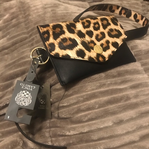 Vince Camuto Handbags - Vince Camuto Fanny bag